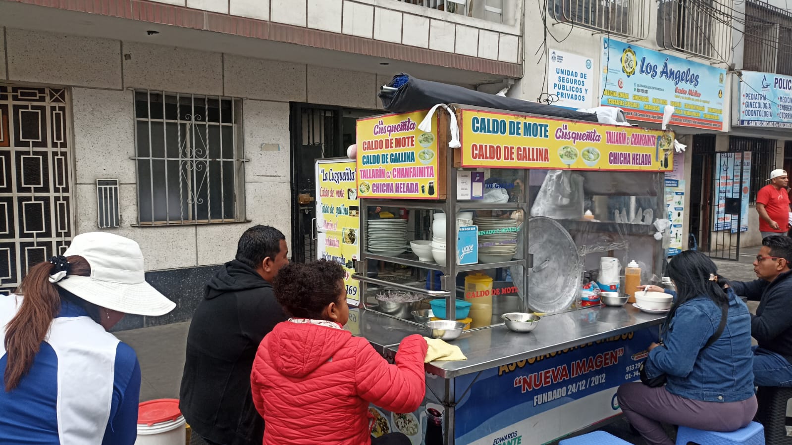 Caldo de gallina en Carmen de la Legua.