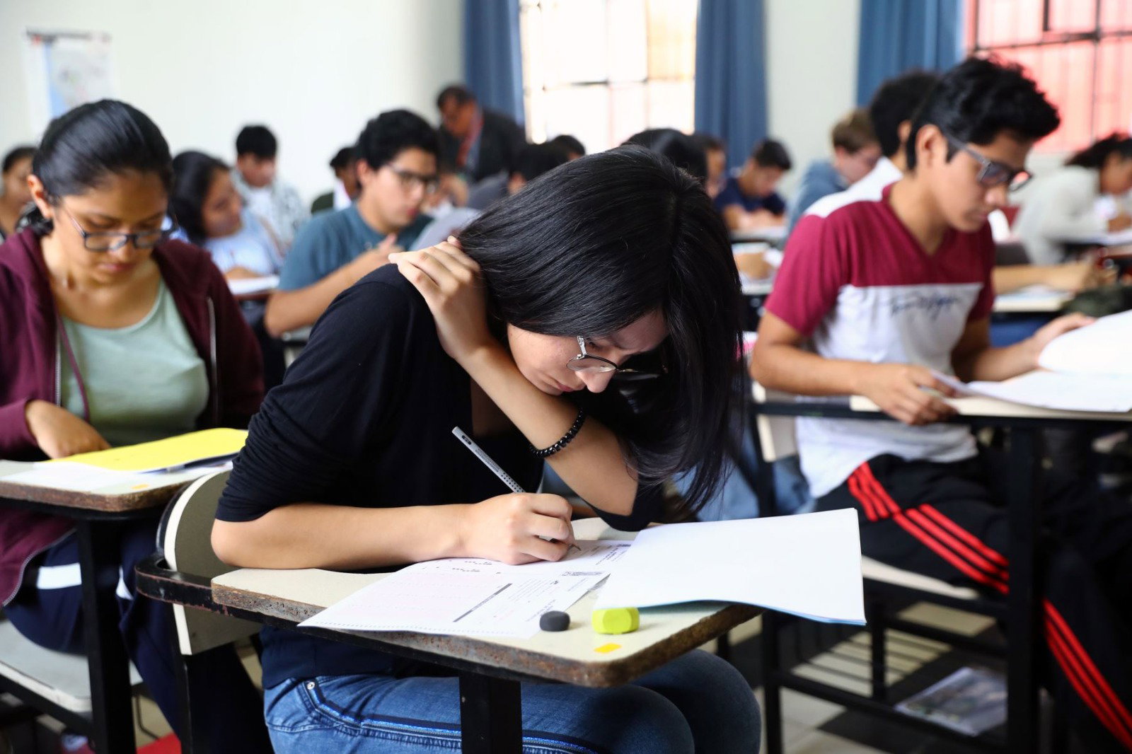 Congresista presenta proyecto para eliminar exámen de admisión en estatales.
