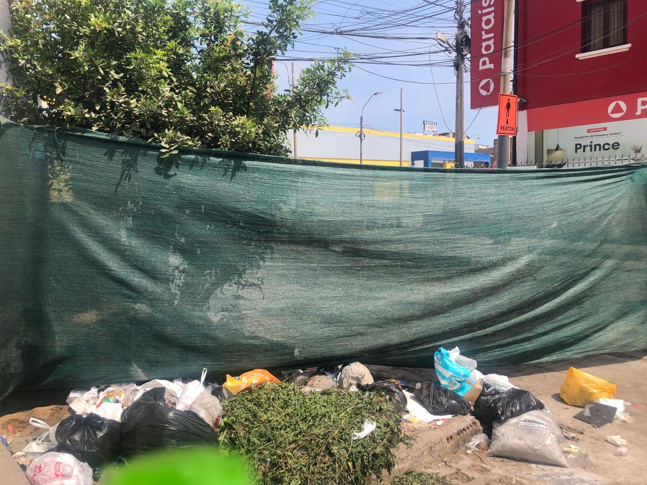 Desperdicio de basura en el Callao.
