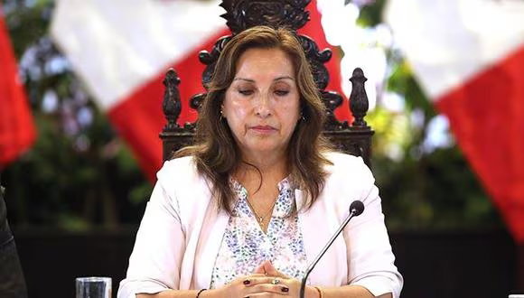 Dina Boluarte asistió ante la fiscalía.