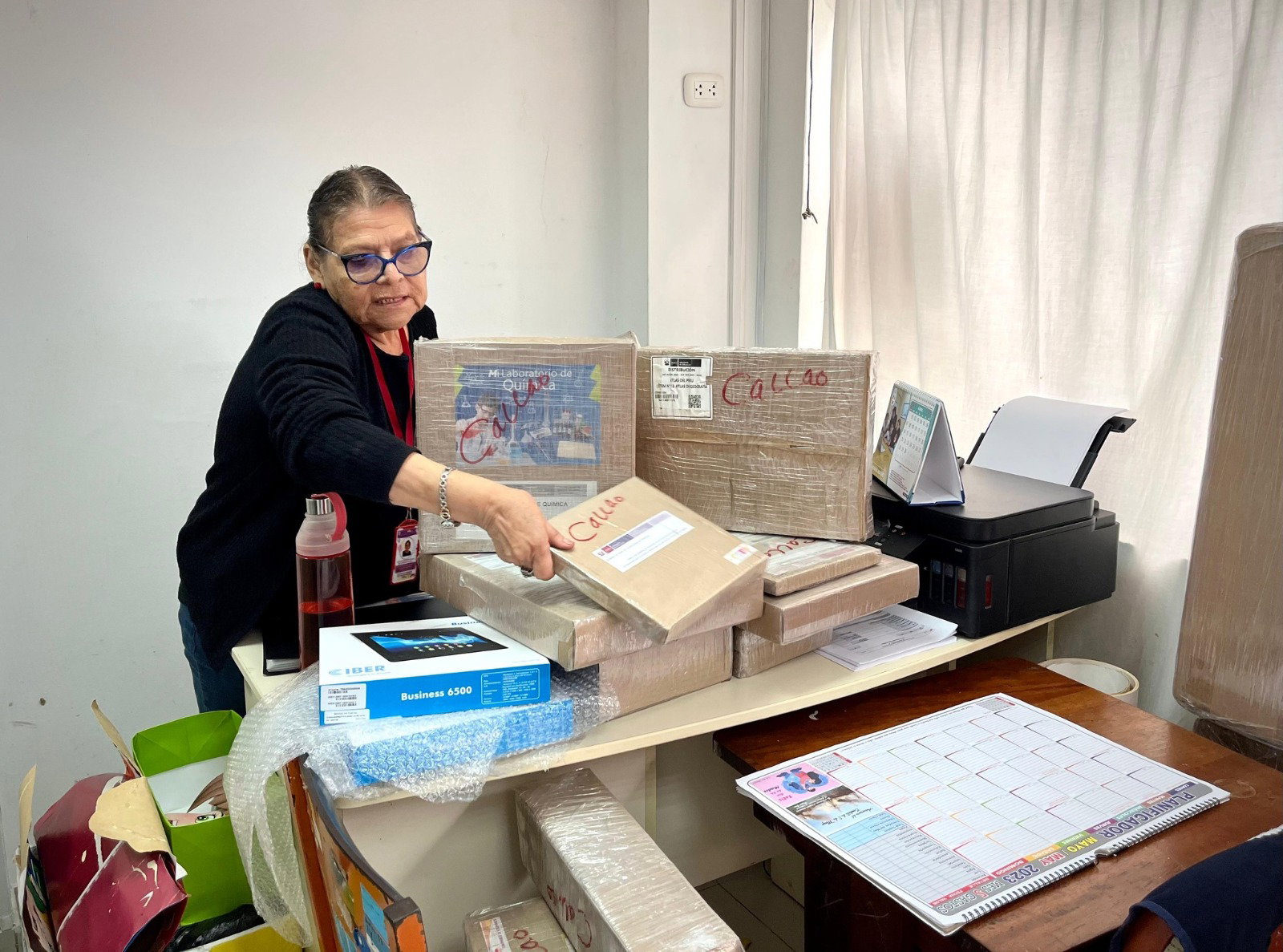 Entregan material educativo para fomentar la lectura en Hospital Alcides Carrión.