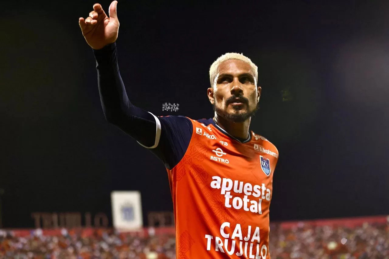 Paolo Guerrero se muda de vivienda en Trujillo.