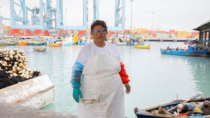 Pescadora artesanal del Callao.
