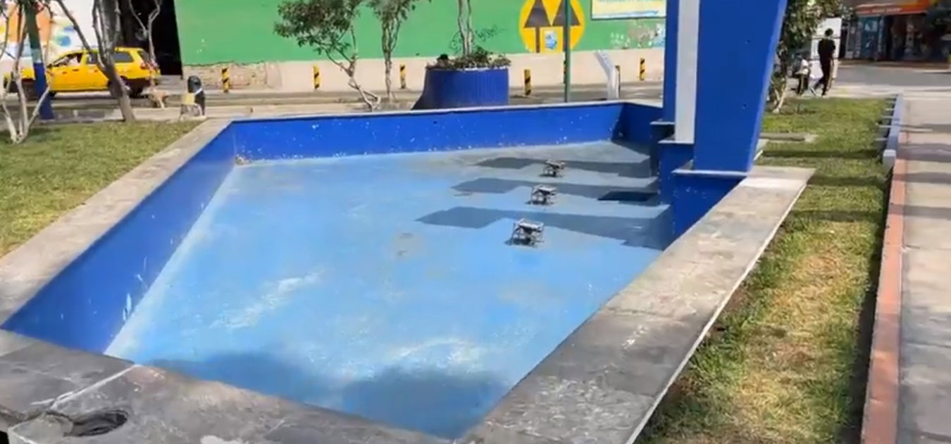 Pileta abandonada en Carmen de La Legua Reynoso.