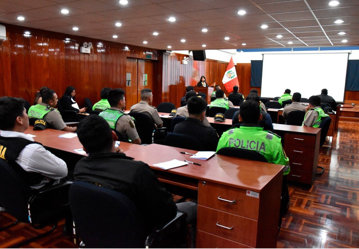 Policías reciben capacitación en el Callao.