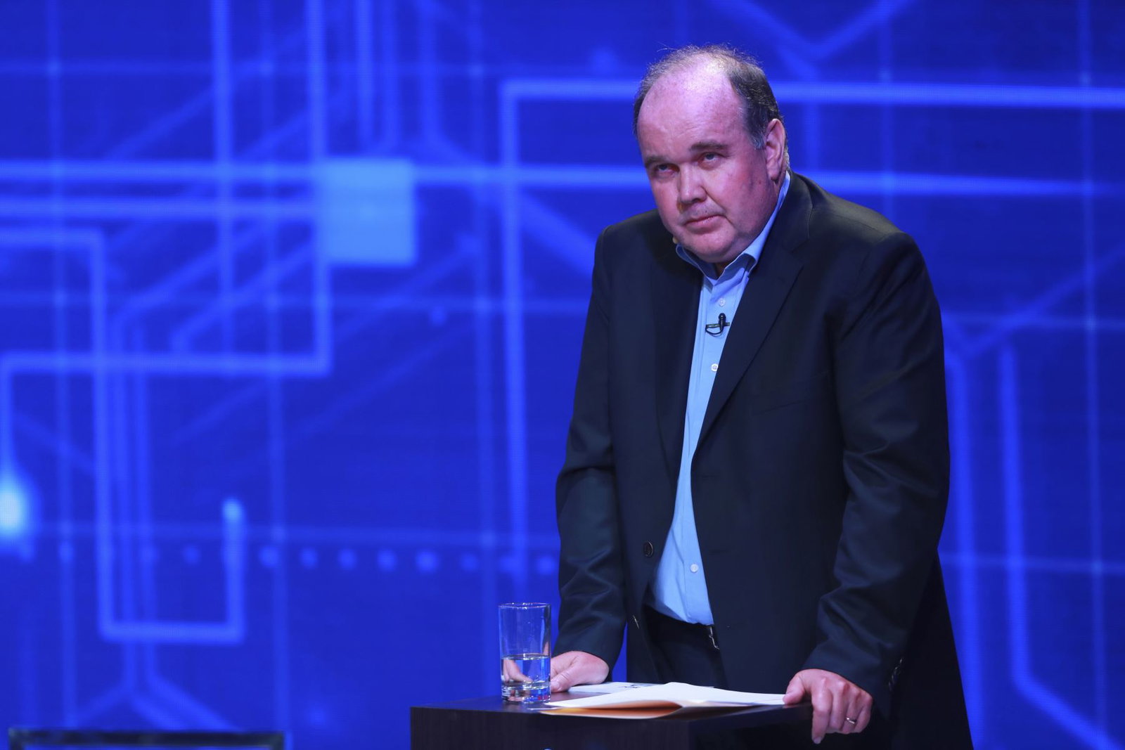 Rafael López Aliaga es intervenido por la PNP.