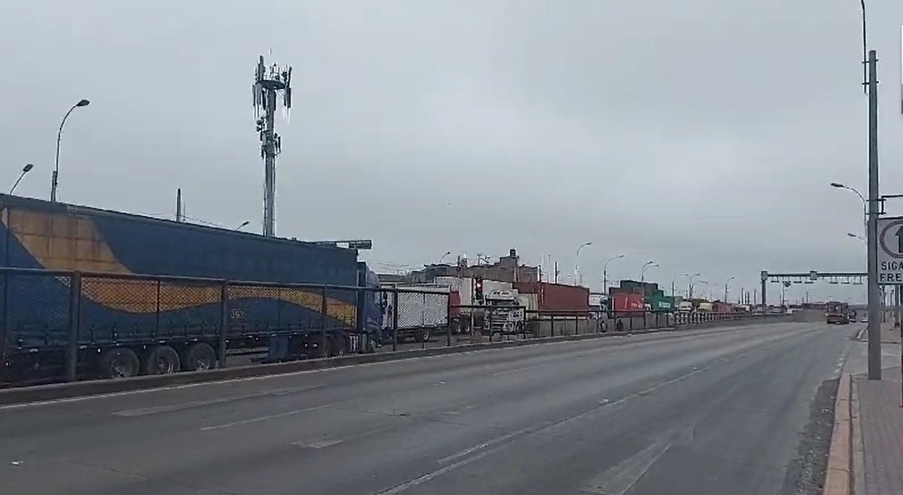 Tráfico en el Óvalo Cantolao.