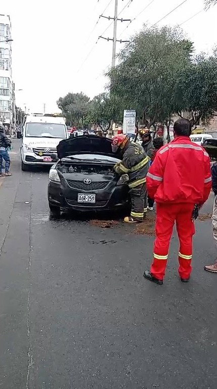 Choque en Av venezuela deja una persona herida.|Choque en Av venezuela deja una persona herida.||