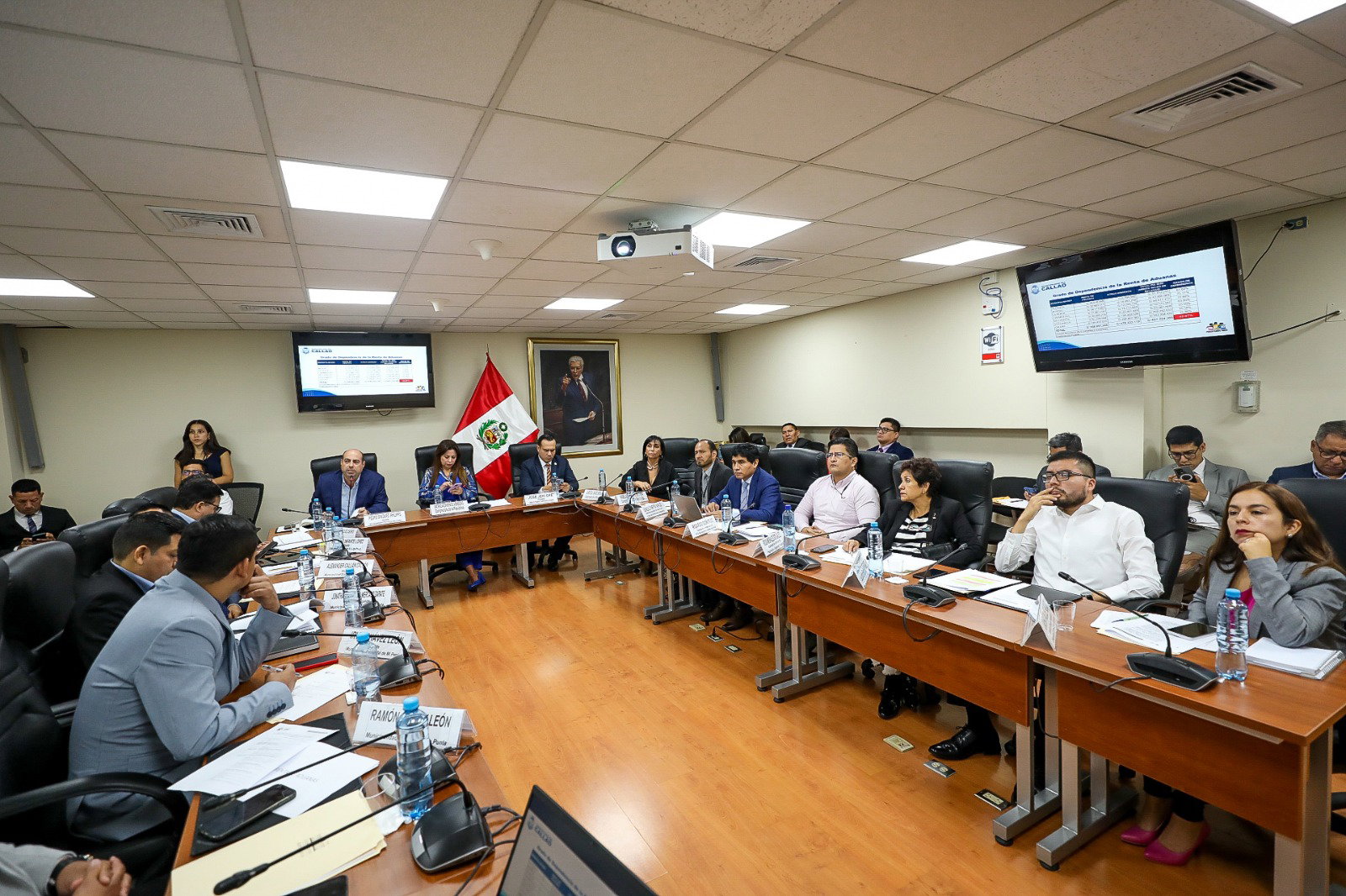 Alcaldes de Callao se reúnen con congresistas.|