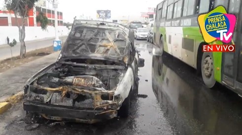 Callao: Auto se incendia en la vía pública