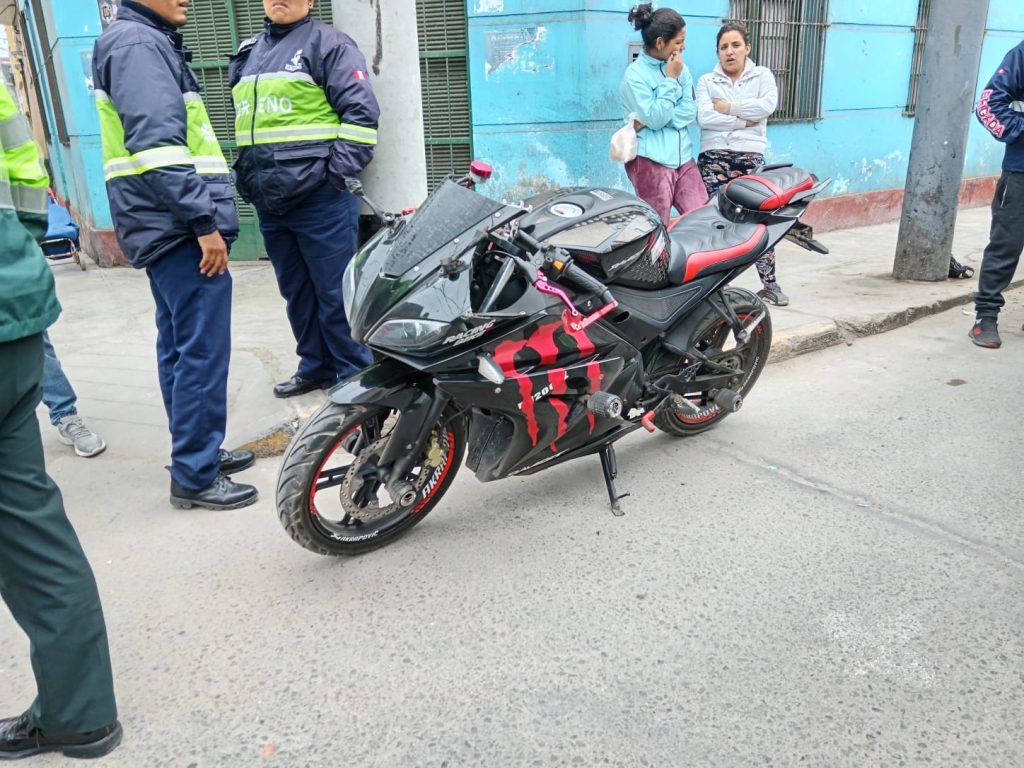 Motociclista es arrollado por auto que se dio a la fuga en el Callao ...