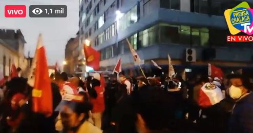 Simpatizantes protestan en exteriores de la ONPE