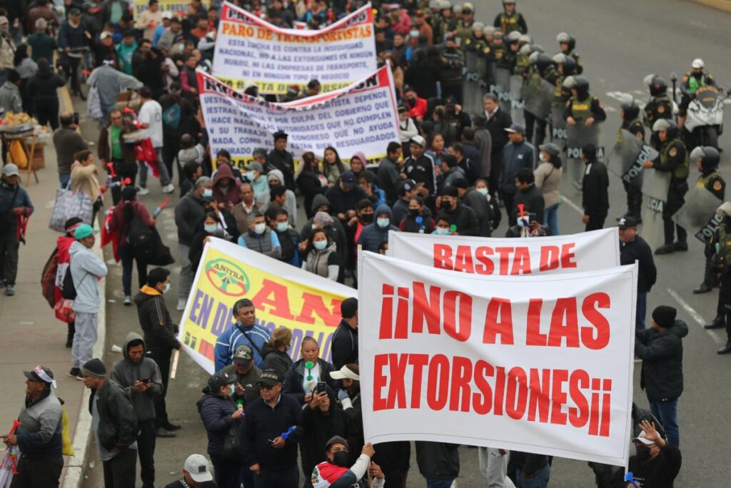 Transportistas convocan paro indefinido a nivel nacional