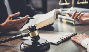 Abogado vendía como “contacto” en la justicia del Callao y terminó condenado: conoce la increíble historia